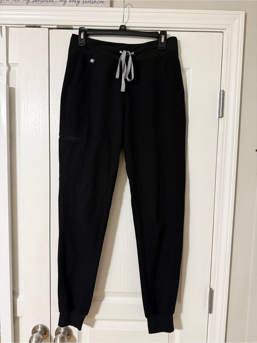 Black FIGS Zamora Jogger scrub pants, size S/Tall